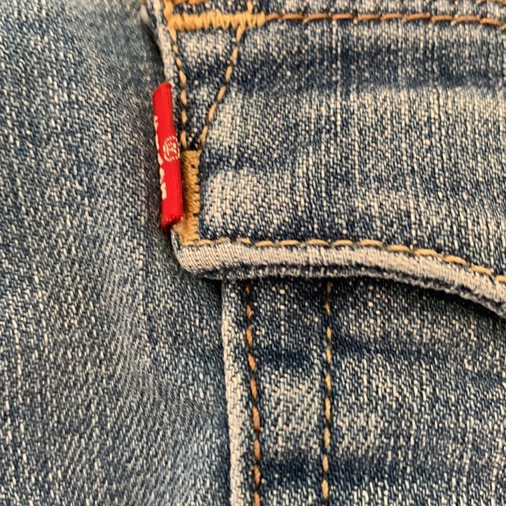 Levi’s jeans 512 boot cut Perfectly slimming Size 6 Short Decorative pockets - Picture 5 of 9